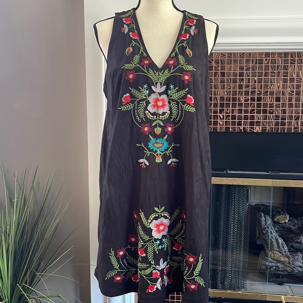 Altar’d State Black Suede-Like Lightweight Dress with Embroidery Sleeveless M